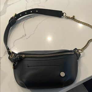 Elegant Black Crossbody Bag with Gold Chain